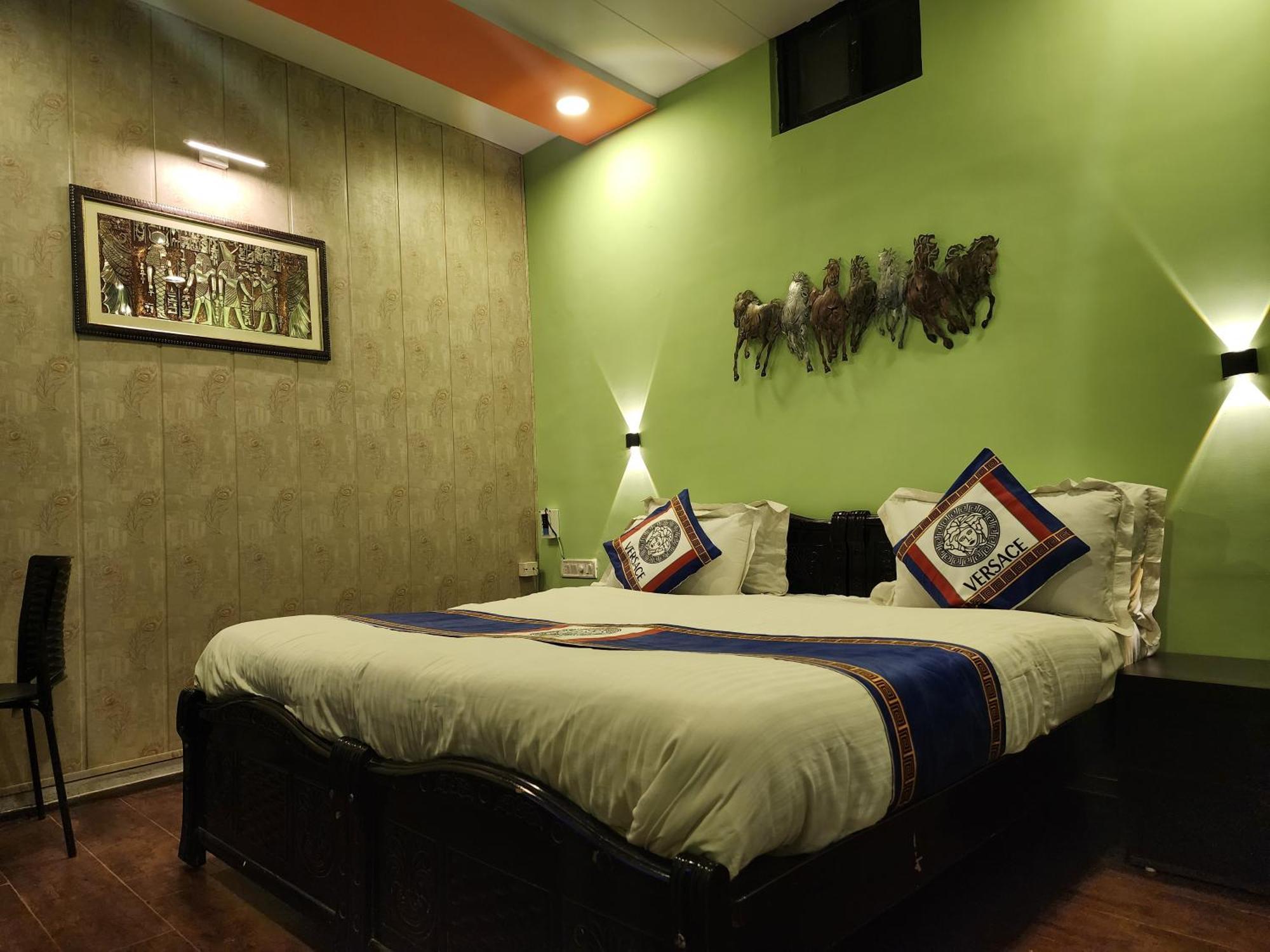 Shaleen Elegance Homestay Nakki Lake 400 Meters Маунт-Абу Экстерьер фото