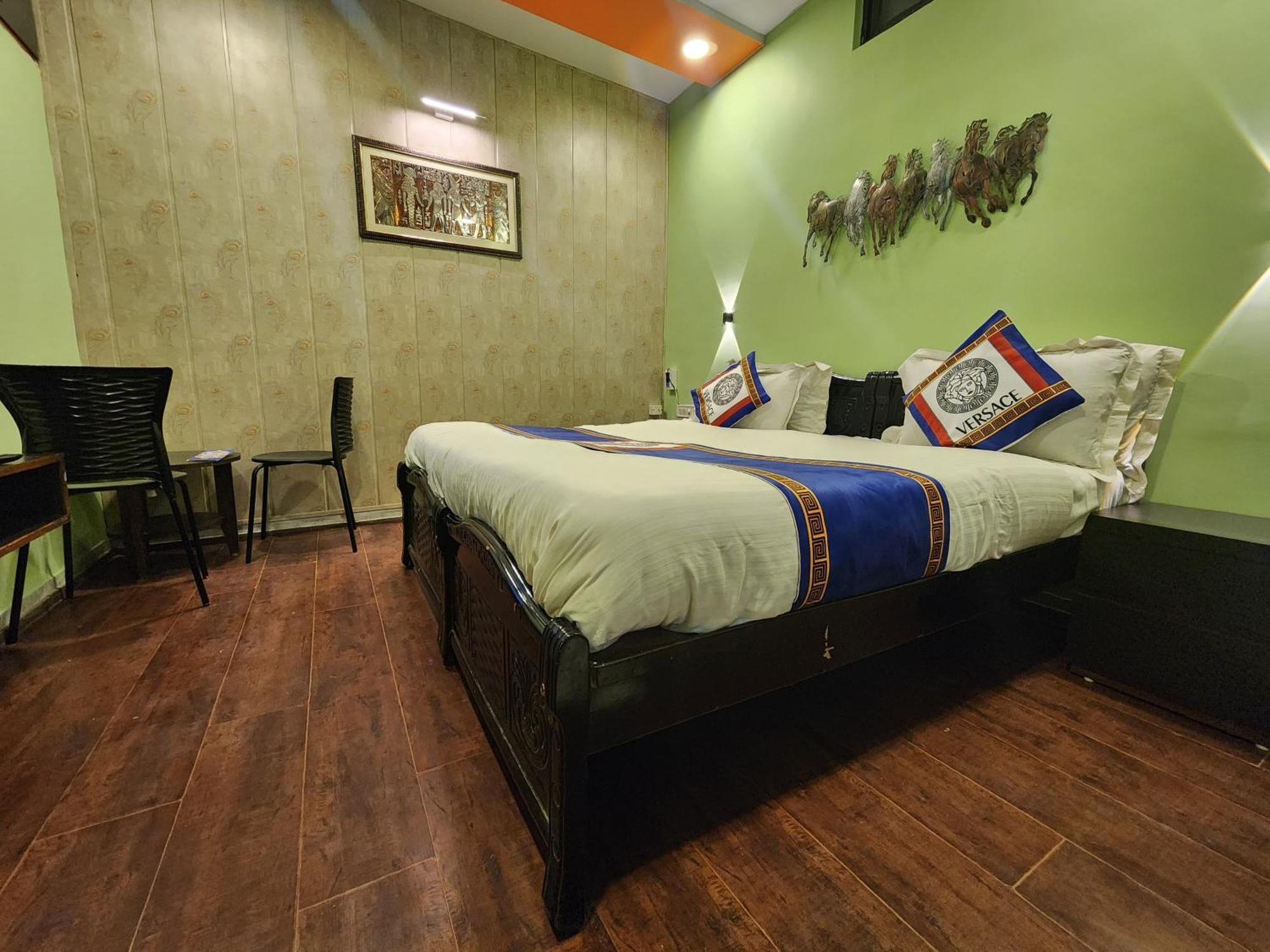 Shaleen Elegance Homestay Nakki Lake 400 Meters Маунт-Абу Экстерьер фото