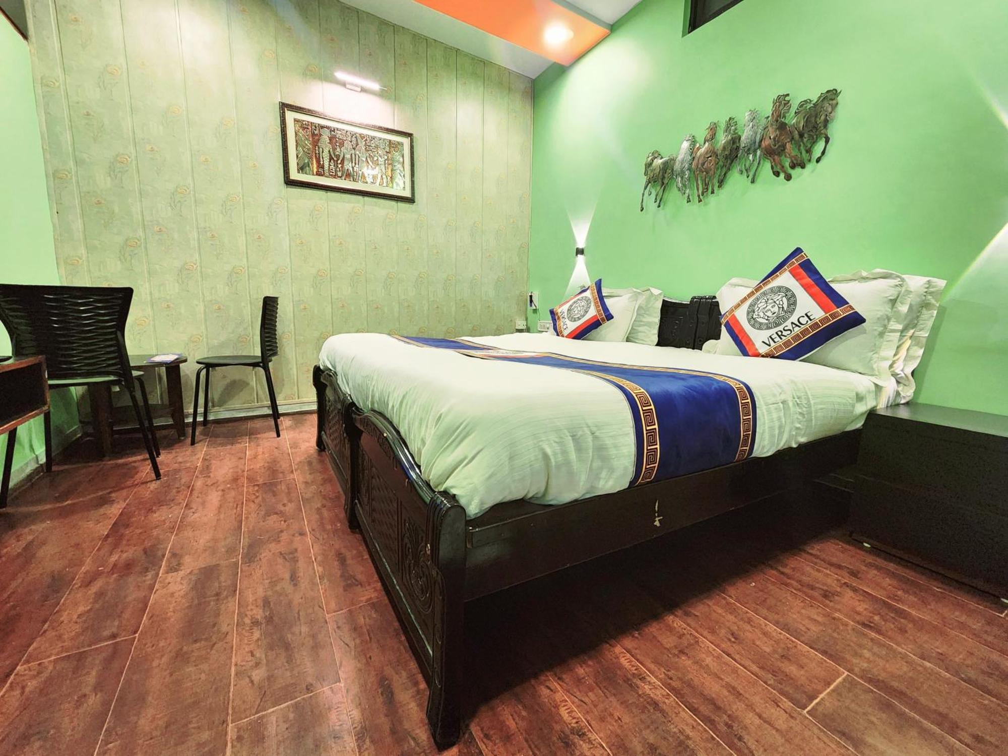 Shaleen Elegance Homestay Nakki Lake 400 Meters Маунт-Абу Экстерьер фото