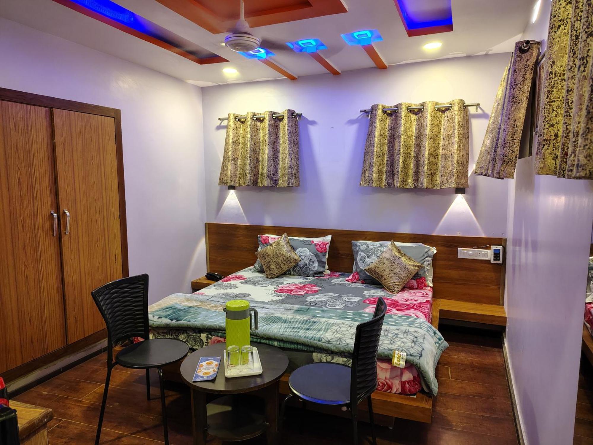 Shaleen Elegance Homestay Nakki Lake 400 Meters Маунт-Абу Экстерьер фото